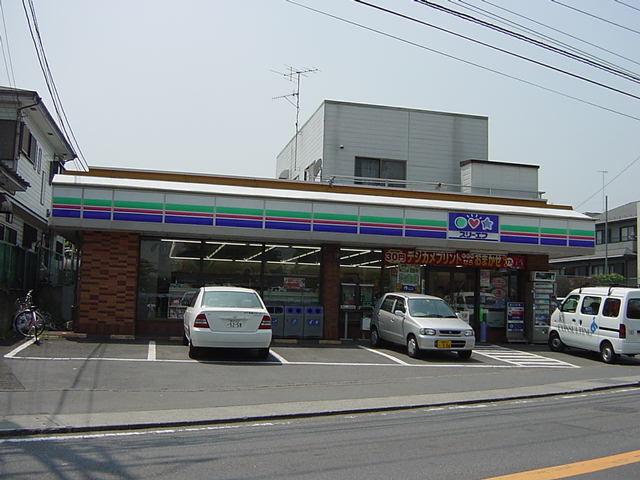 スリーエフ（コンビニ）：240m