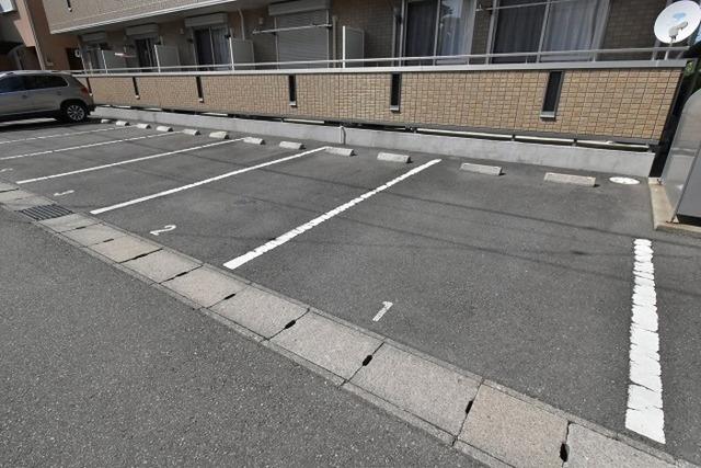 ＧＥＭＩＮＩ　ＯＮＮＡ（102） 駐車場