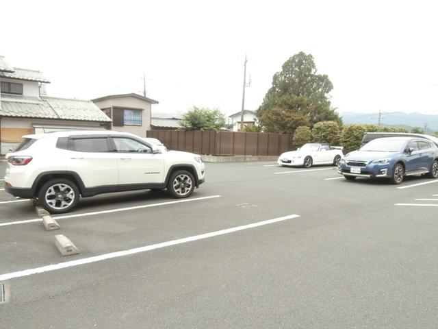 ミルフルール　Ⅱ（102） 駐車場