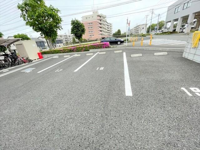 グレイスコート湘南（205） 駐車場