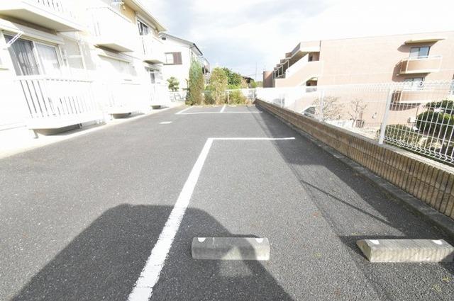 グランドソレイユ（102） 駐車場