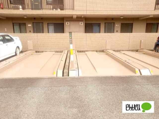 メイツ海老名（504） 駐車場