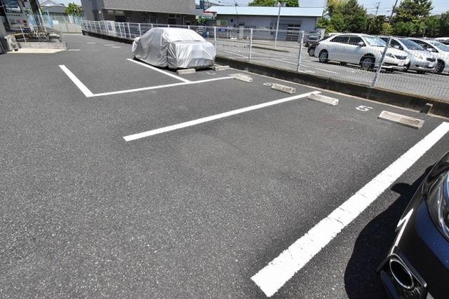 ジュネス中河原（203） 駐車場