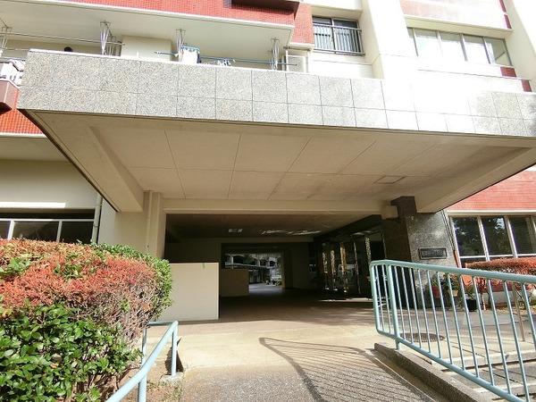 若葉台団地１−10号棟 エントランス