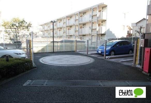 ライオンズマンション登戸西 駐車場