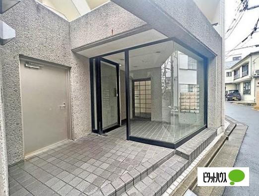 メゾン万里下北沢 エントランス