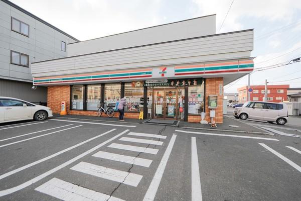 セブンイレブン札幌中の島1条10丁目店：246m