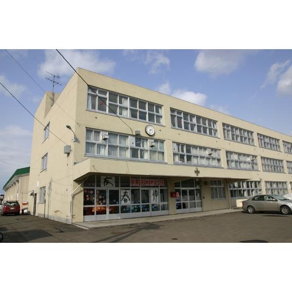 札幌市立西陵中学校：498m