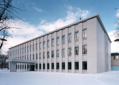 北海道警察本部琴似庁舎：2305m