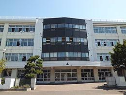 札幌市立中の島中学校：492m