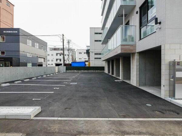 CRESCENDO(クレシェンド)苗穂駅前（202） 駐車場