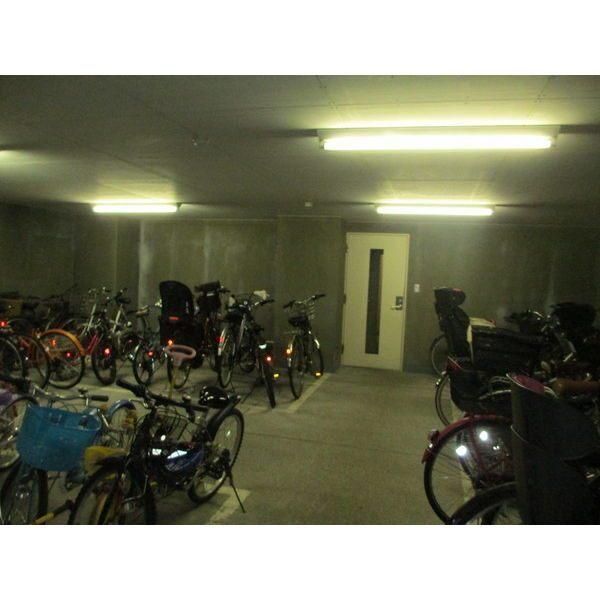 サンタの館裏参道（701） 共有部分
