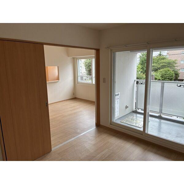 円山シャトー桂和大通館（303） リビング