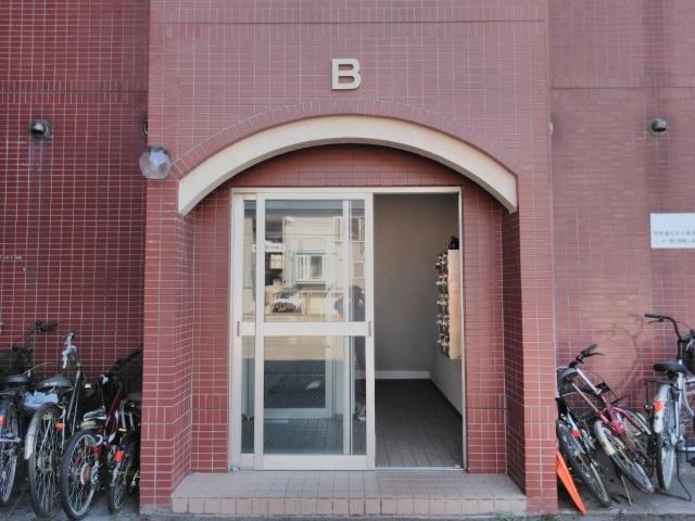ローヤルハイツ東苗穂（102） エントランス