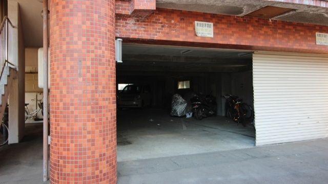 ローヤルハイツ８．８（305） 駐車場