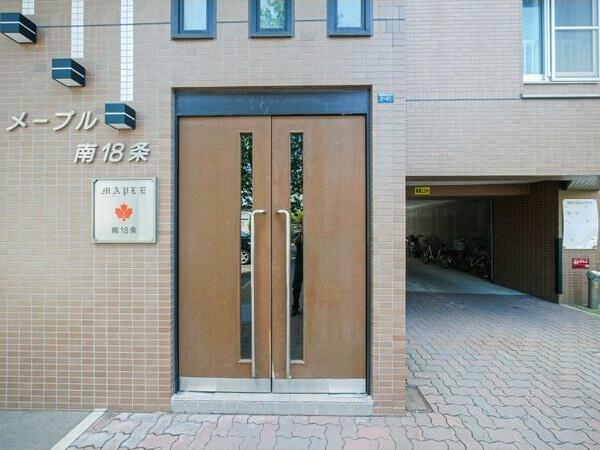 メープル南18条（702） エントランス