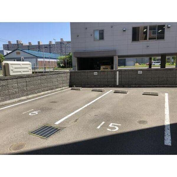 ガーネットハイツ菊水（701） 駐車場