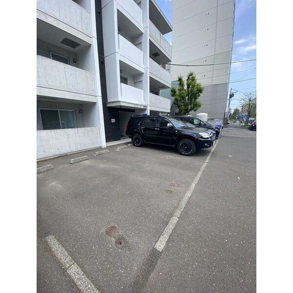 Many’s　CourtN6（305） 駐車場