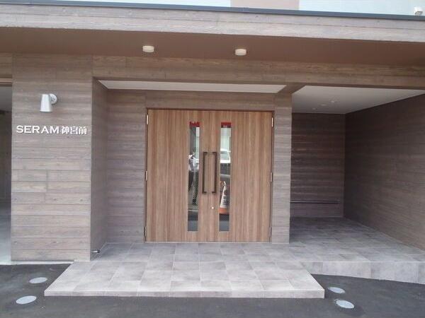 SERAM神宮前（501） エントランス