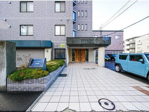 ニューノース弐番館（301） エントランス