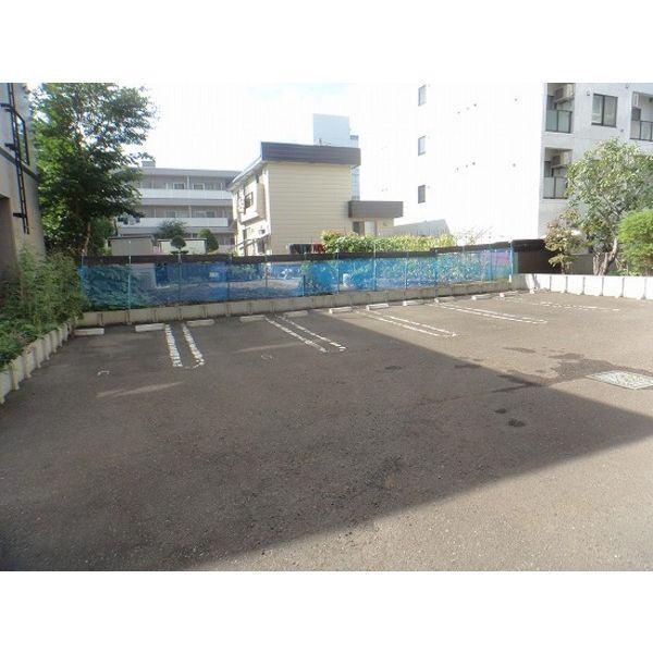 フォレスタ（501） 駐車場