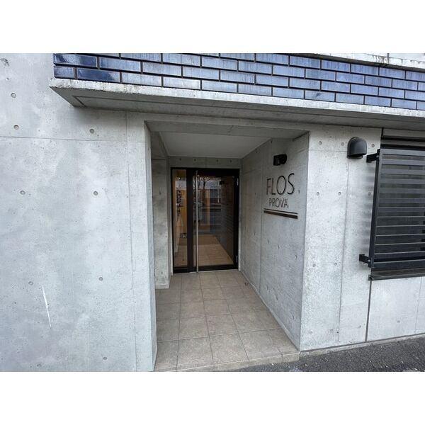 FLOS PROVA（105） エントランス