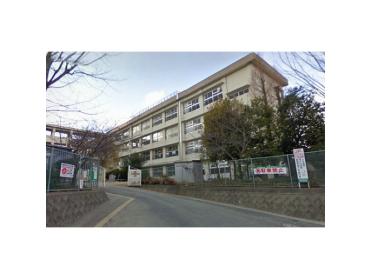 泉丘小学校：661m