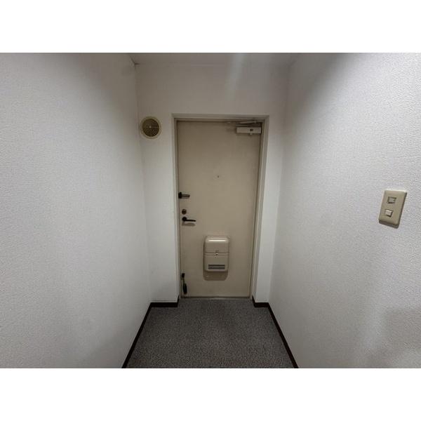 バスティーユ刀根山 玄関