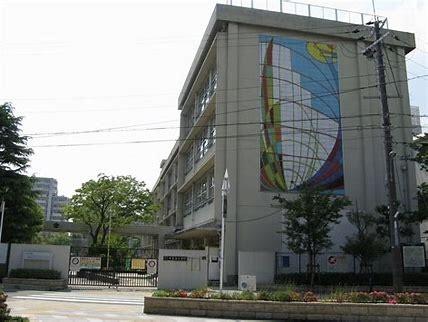 中豊島小学校：387m