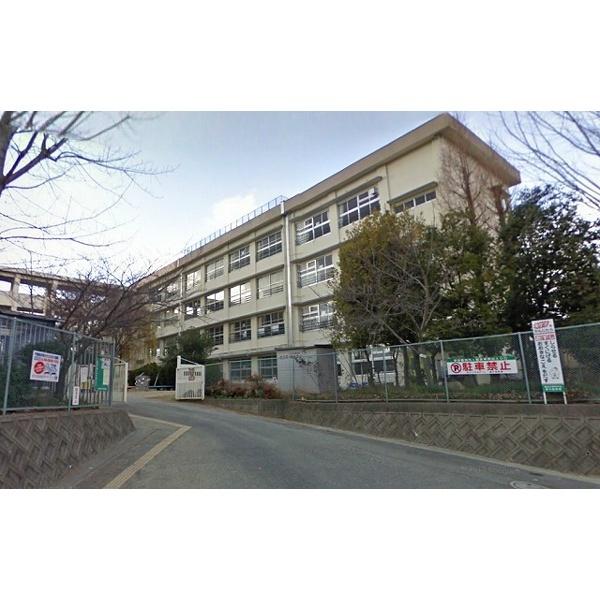 泉丘小学校：867m