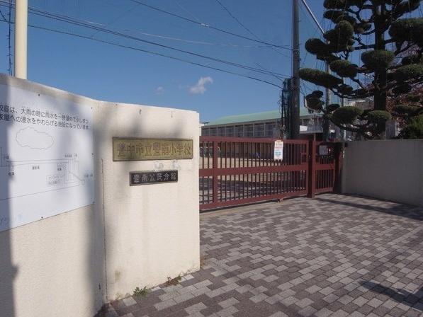 豊南小学校：485m