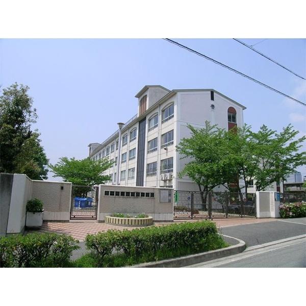 新田南小学校：777m
