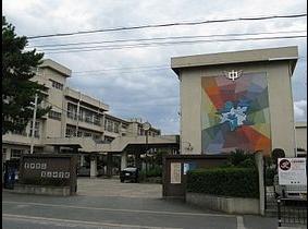 第三中学校：826m