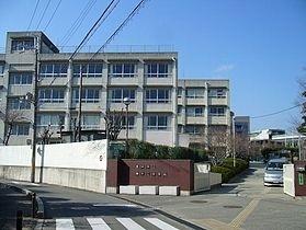 豊中市立第十三中学校：1521m