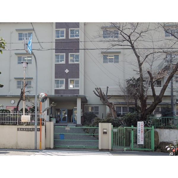 千成小学校：628m