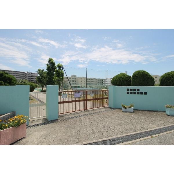 履正社学園豊中中学校：907m
