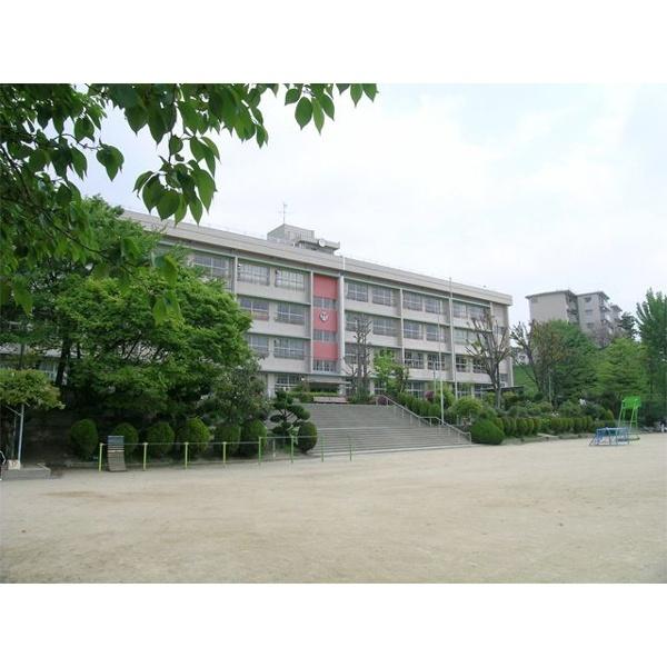 東豊中小学校：656m