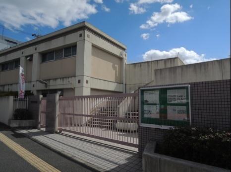 克明小学校：806m