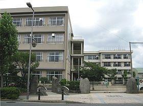 高川小学校：806m