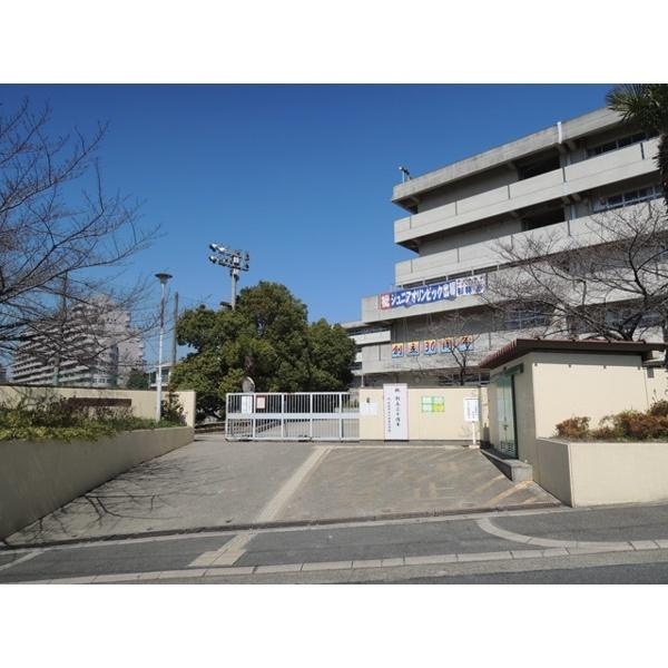 山田東中学校：561m