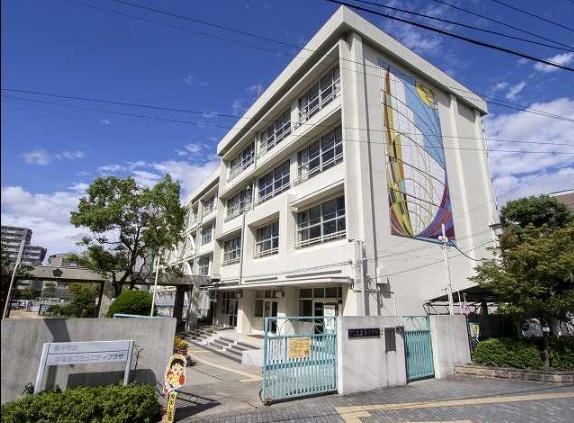 中豊島小学校：456m