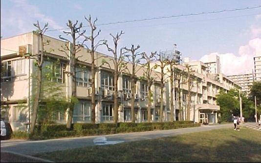 豊中市立第十四中学校：740m