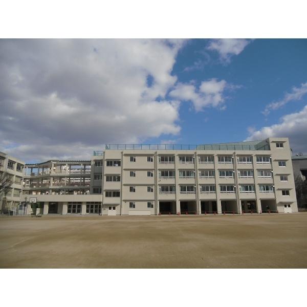 桜井谷東小学校：523m