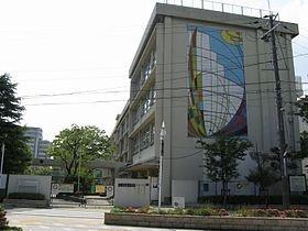 中豊島小学校：362m