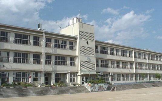 上野小学校：961m