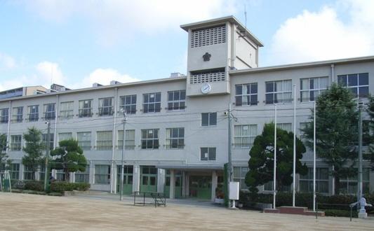 野田小学校：749m