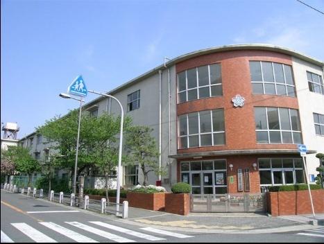 南桜塚小学校：270m