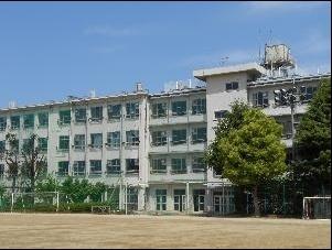 豊中市立第七中学校：1212m