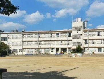 豊中市立上野小学校：868m