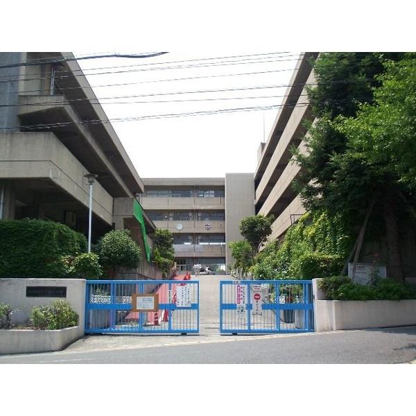 片山小学校：862m